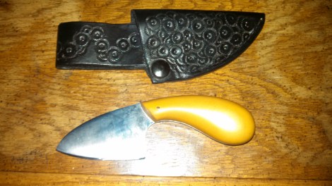 This is my lovely skinning knife. It fits into my hand.